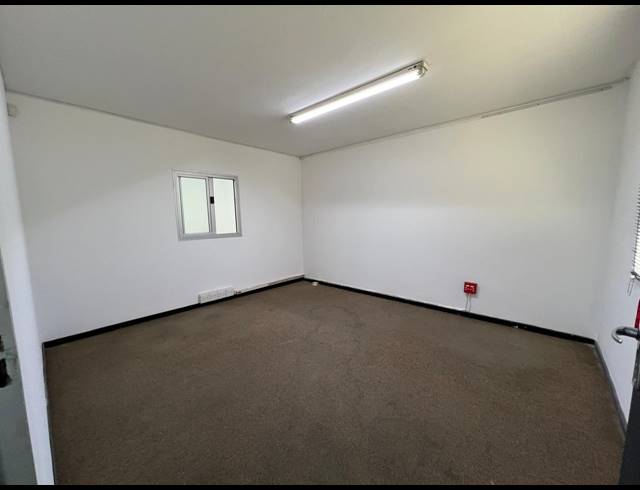 620M² WAREHOUSE TO LET IN LASER PARK